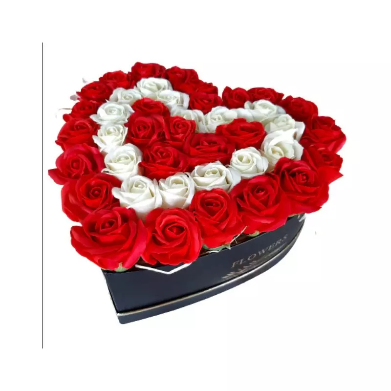 Aranjament Floral Trandafiri Sapun – Cutie Inima 41 Trandafiri Rosu si Alb – VLTN114